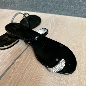 Vintage Giuseppe Zanotti Black Leather and Crystal Toe detail. Size 35